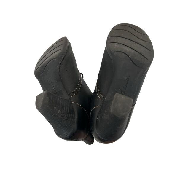 Clarks Bergen Black Leather Heeled Booties Sz 8.5 - Picture 7 of 10